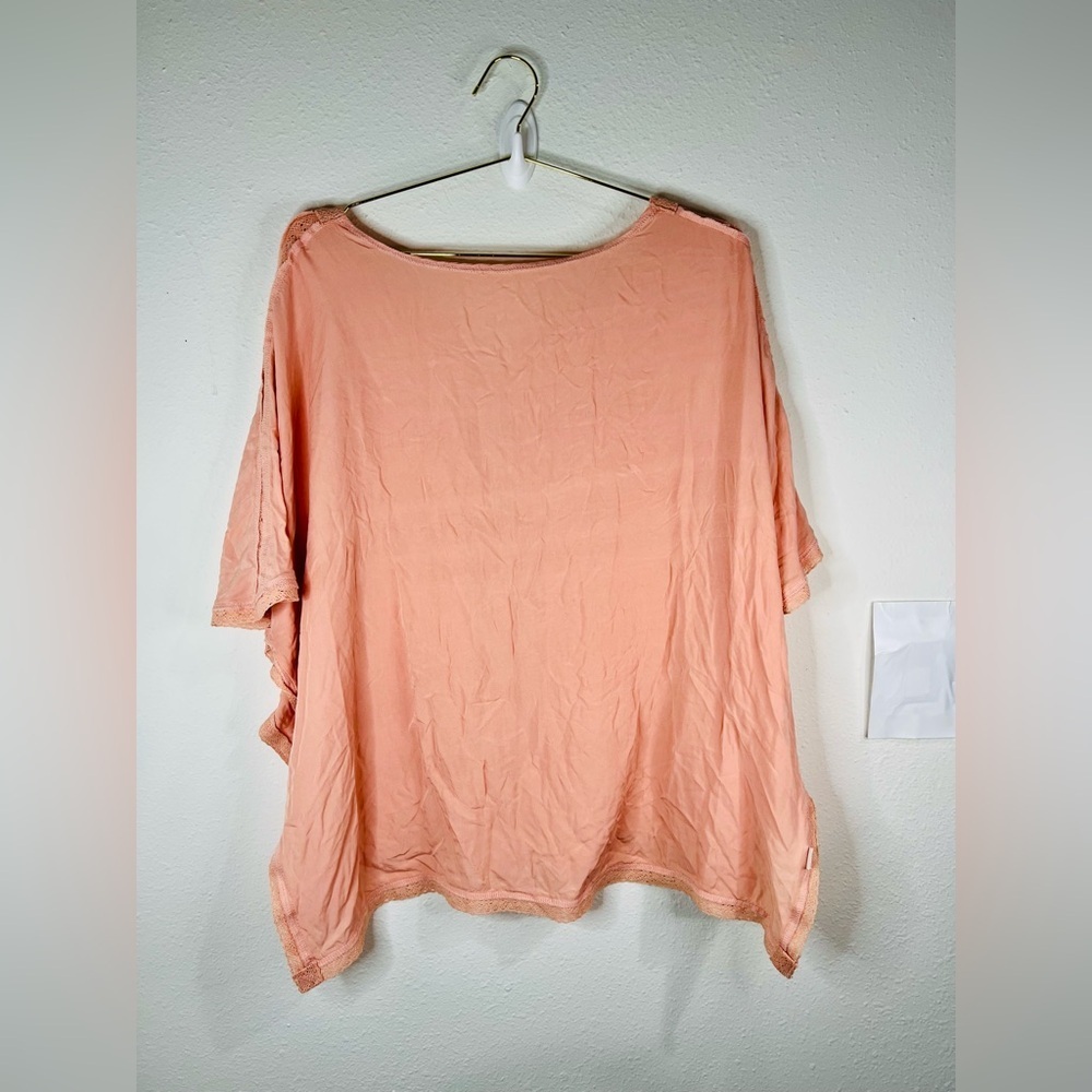 Boho Women’s Peach V-Neck Tunic Top One Size Lightweight Lace Trim 26” - Picture 5 of 6